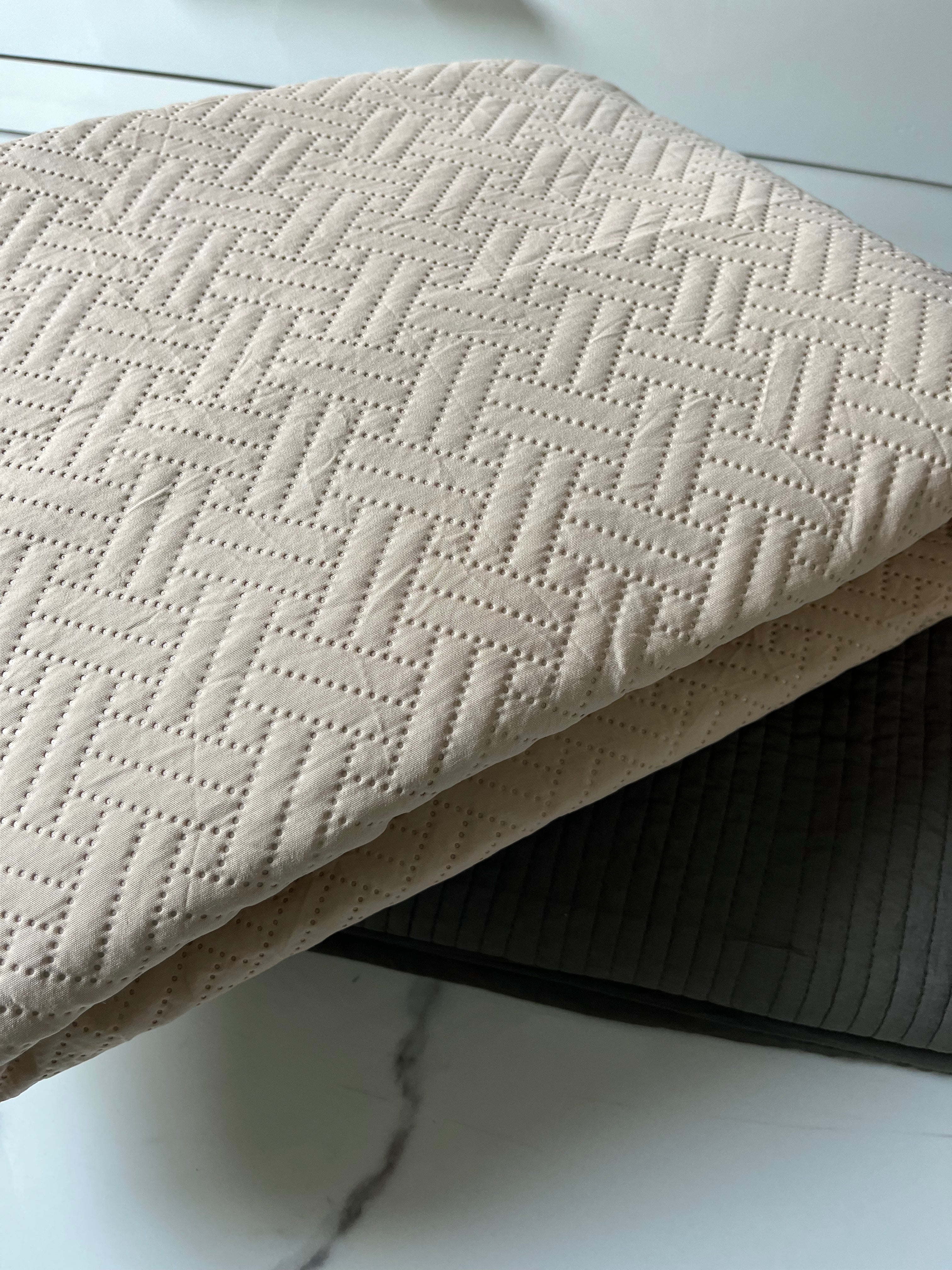 Beige King Size Ultrasonic Bedspread 90x100 inches
