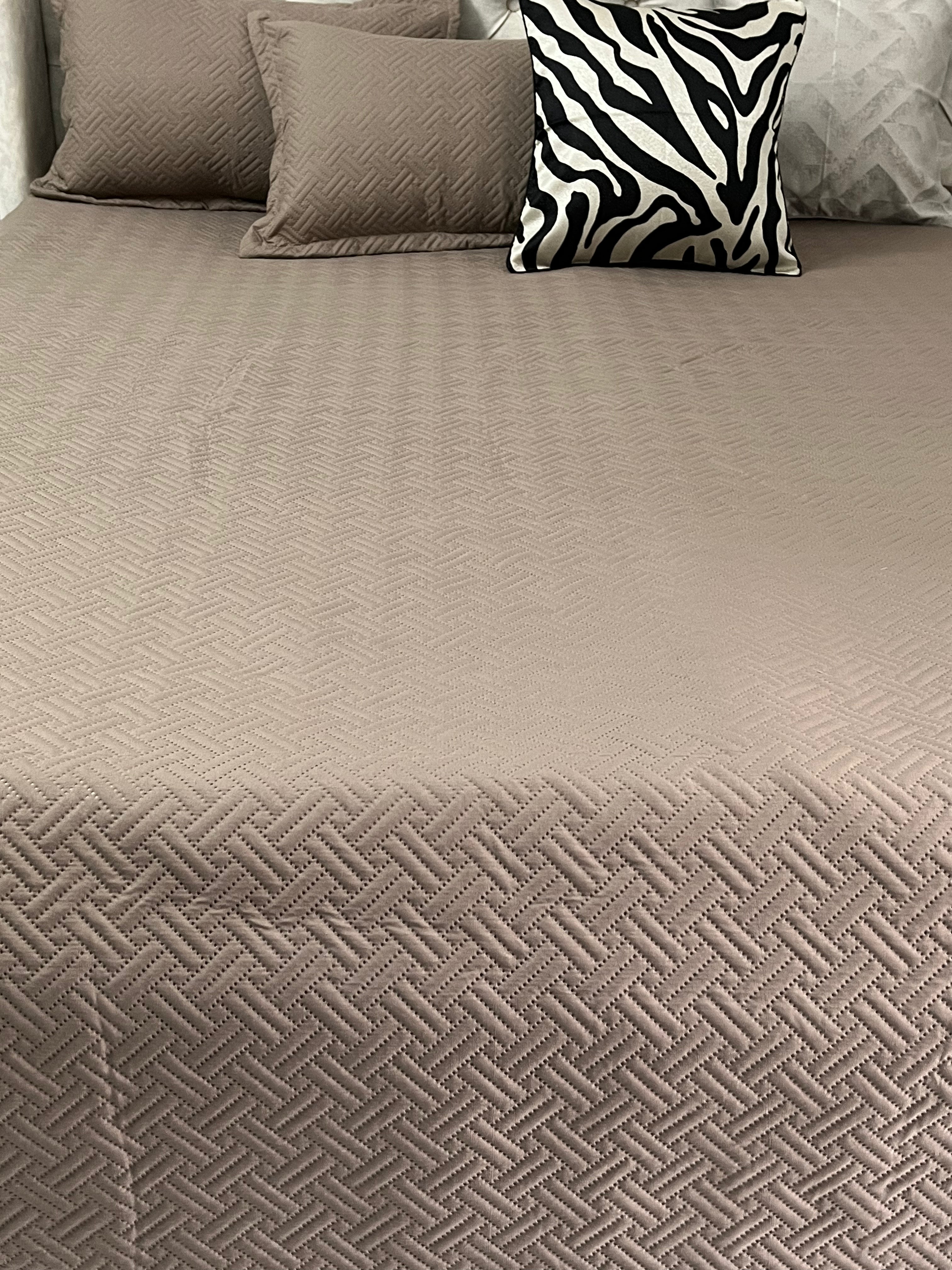 Light Brown Ultrasonic King Size Bedspread 90x100 inches