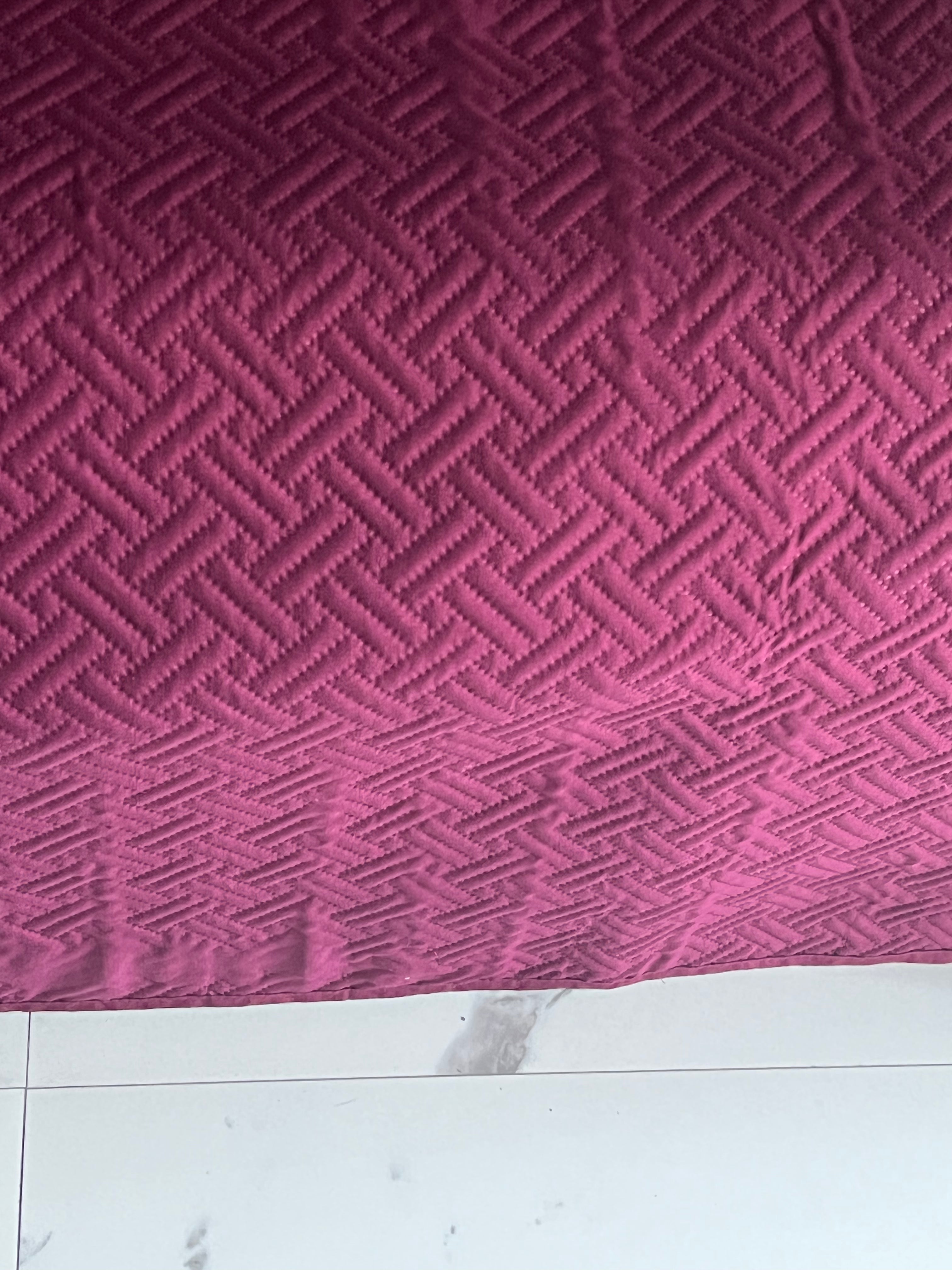 Wine Ultrasonic King Size Bedspread 90x100 Inches