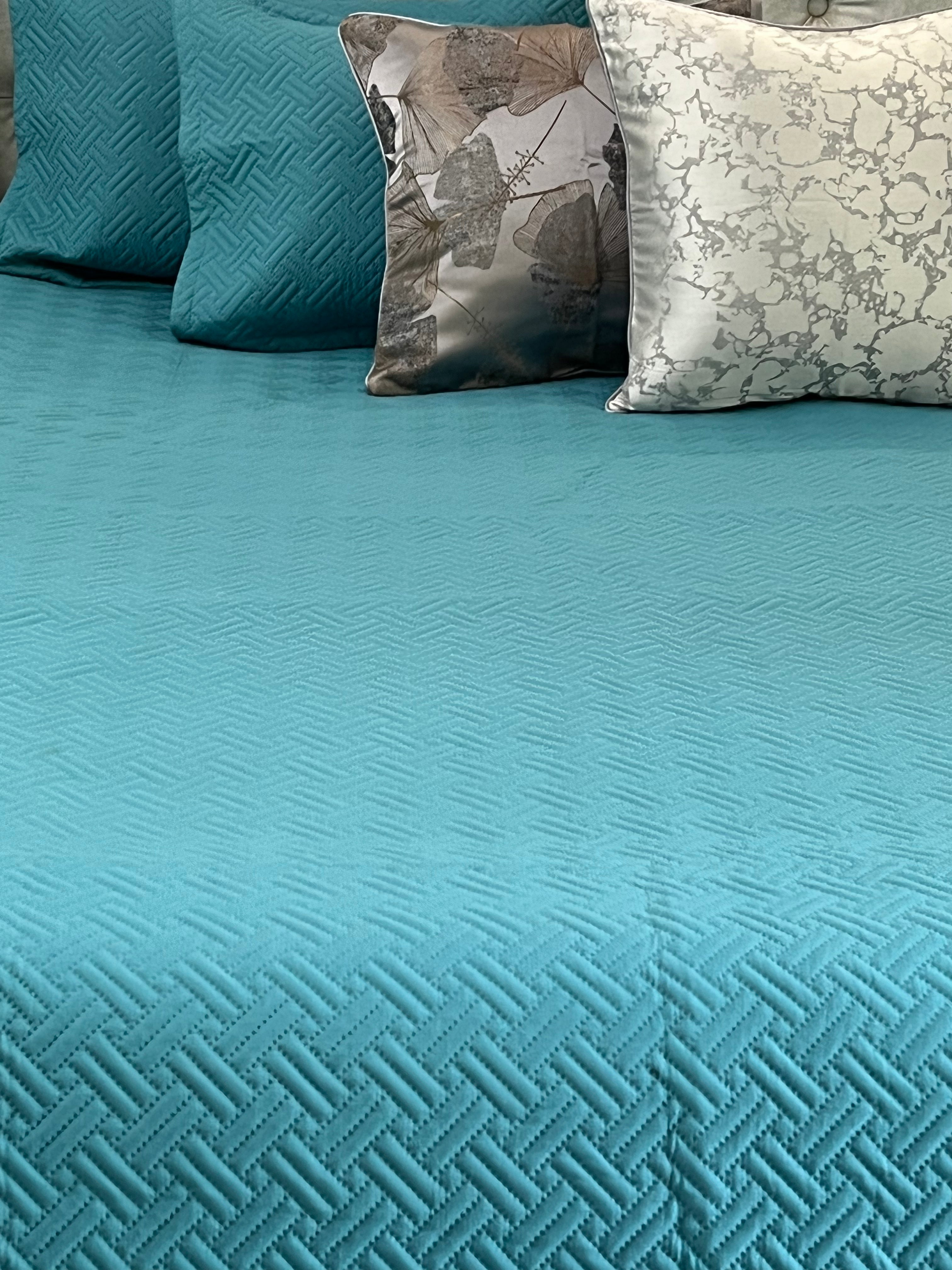Aqua Blue King Size Ultrasonic Bedspread 90x100 Inches