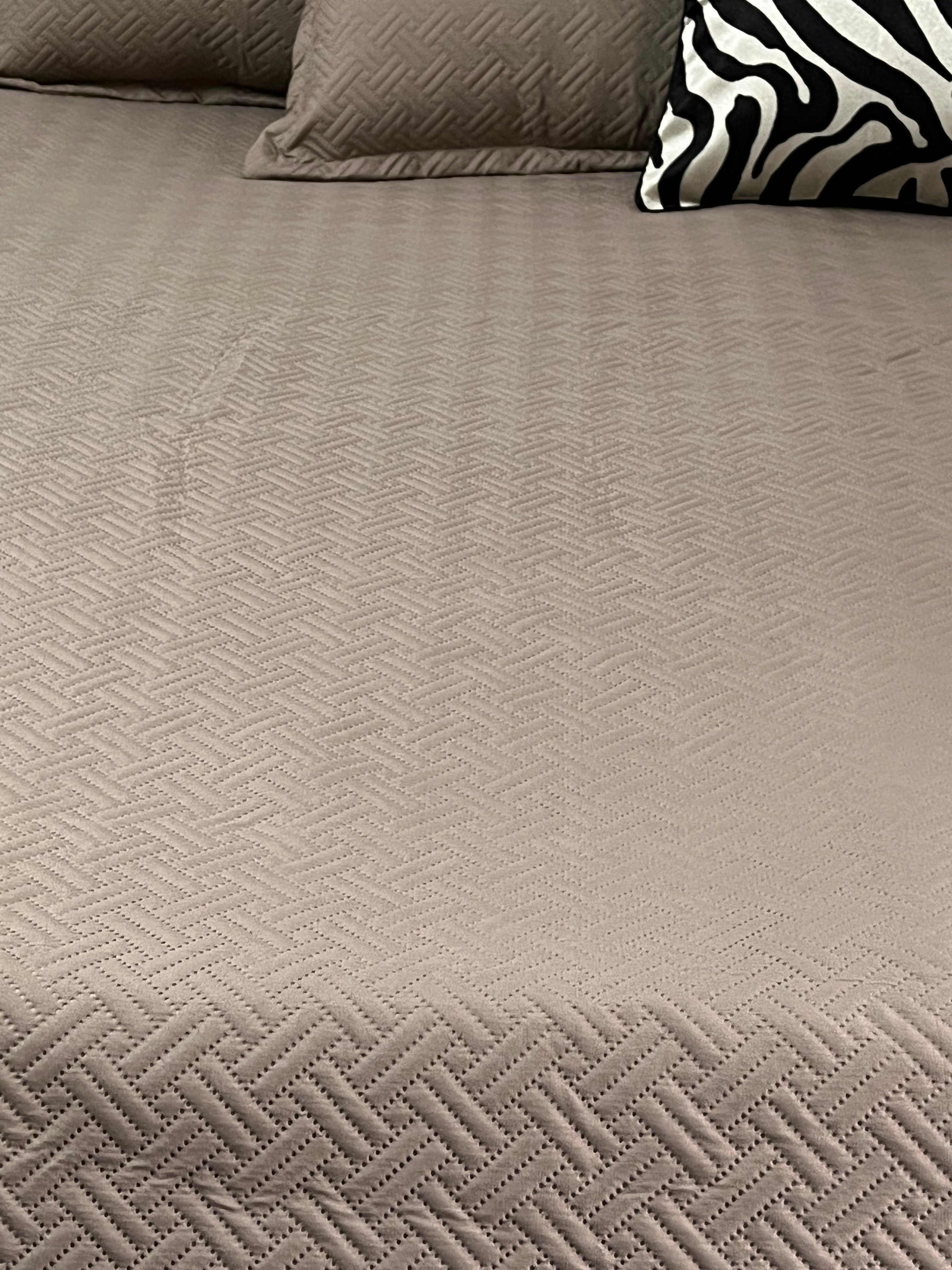 Light Brown Ultrasonic King Size Bedspread 90x100 inches
