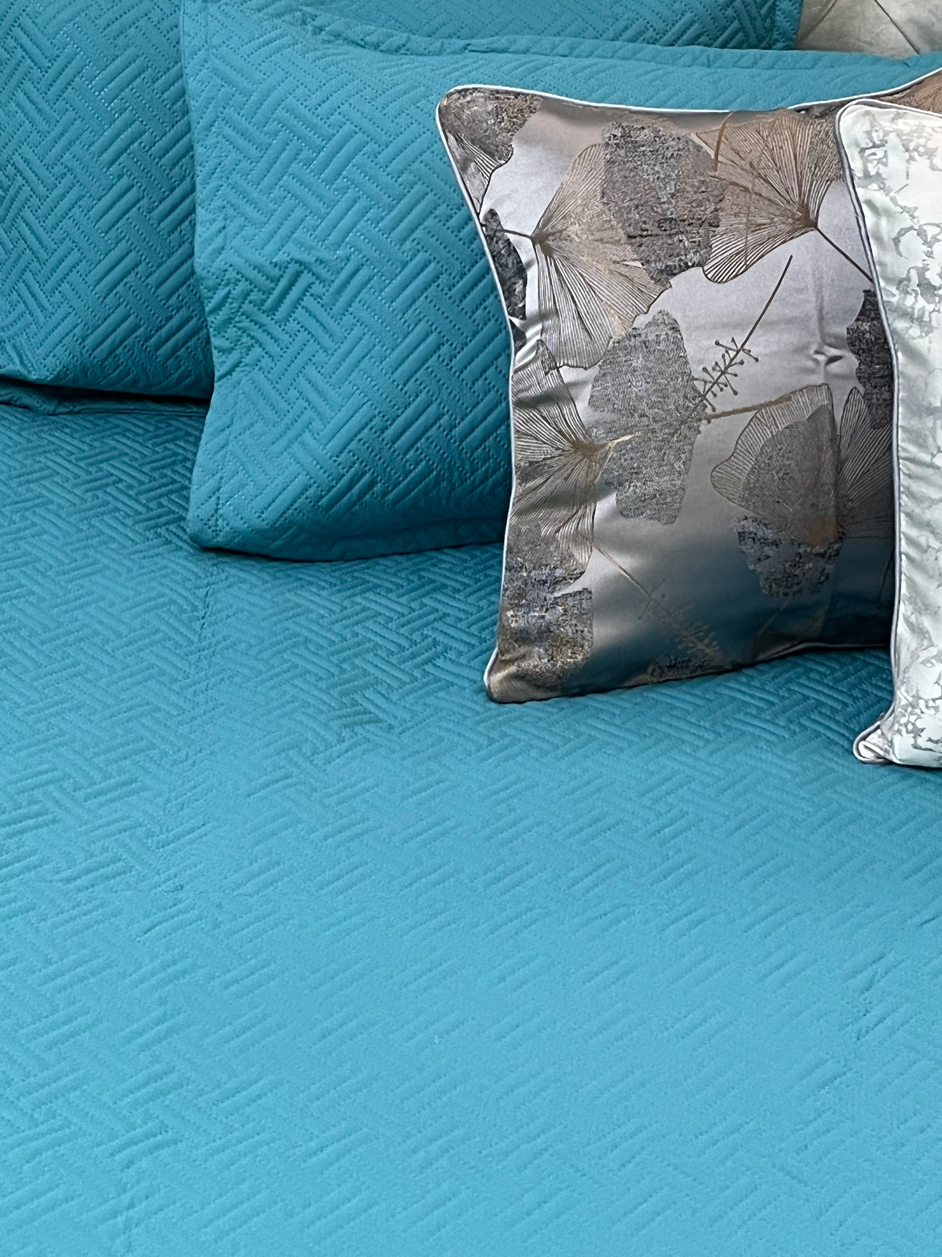 Aqua Blue King Size Ultrasonic Bedspread 90x100 Inches